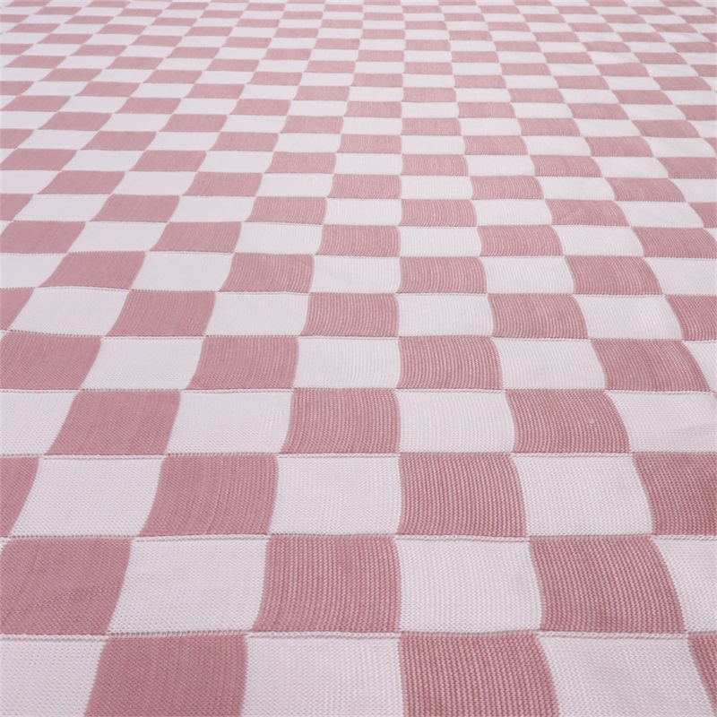Checkerboard pattern breathable sweats comforter for all season  cooling fabric 