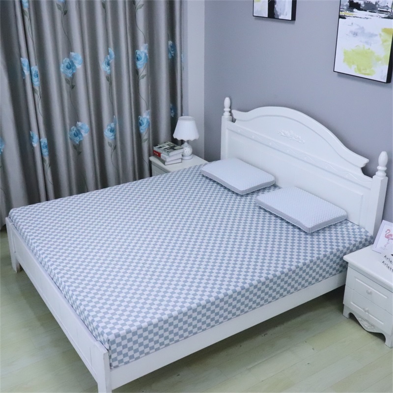 Checkerboard pattern breathable sweats comforter for all season  cooling fabric 